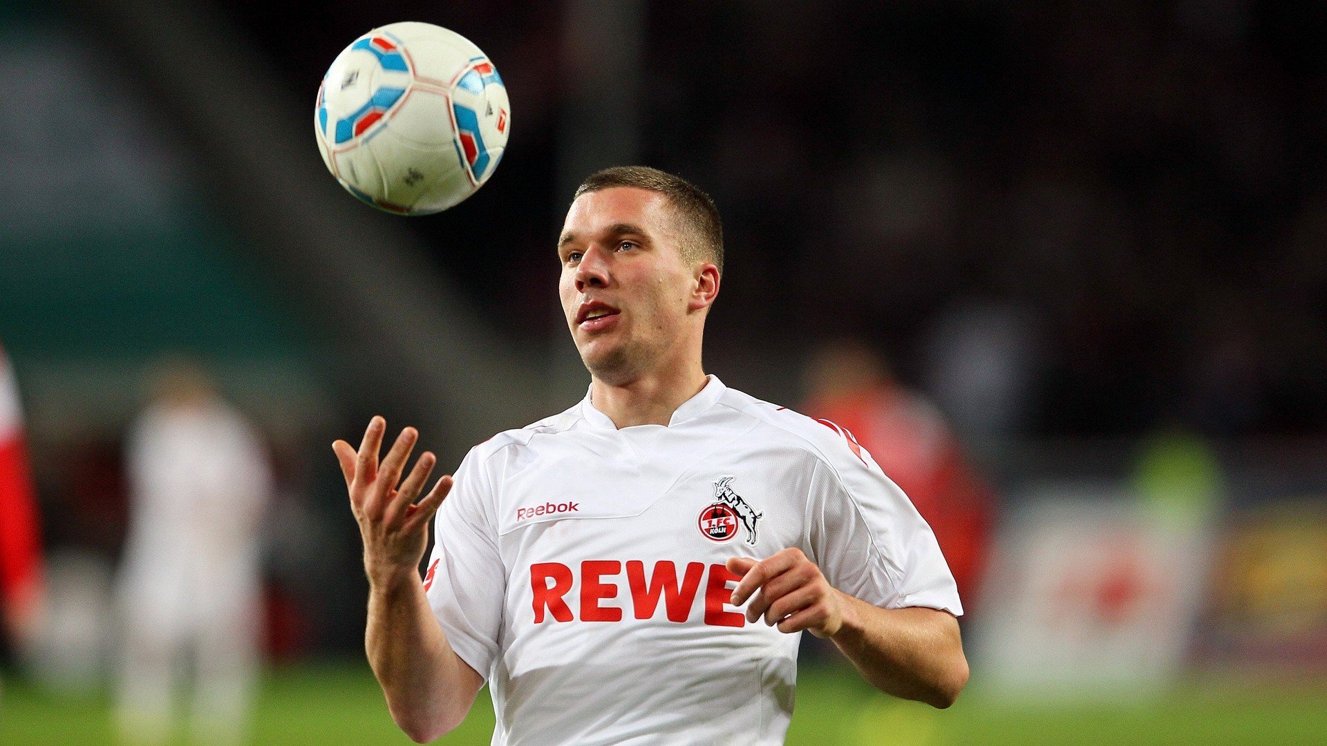 赛场周边:豪华住宿、美食推荐,赛场酒店